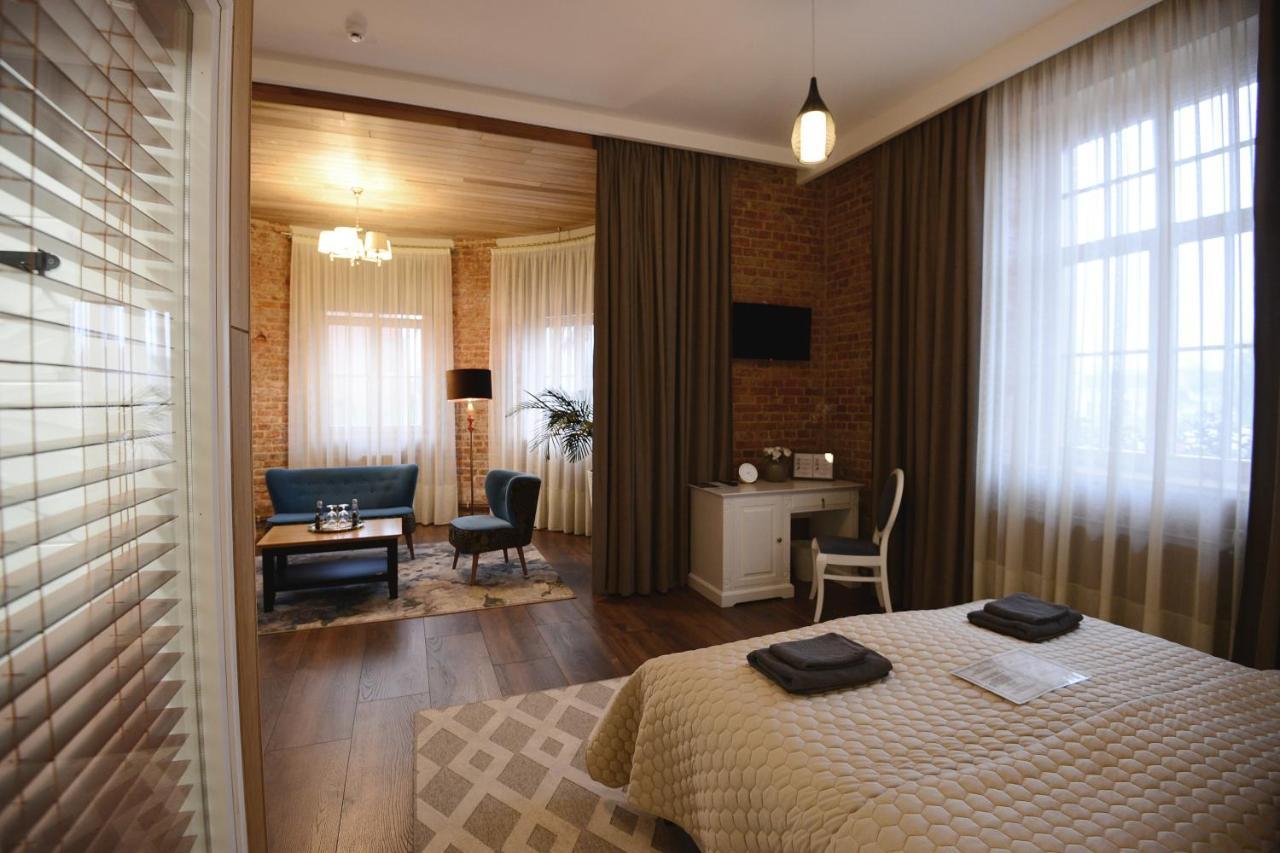 Bahnhofs Hotel Alūksne 外观 照片