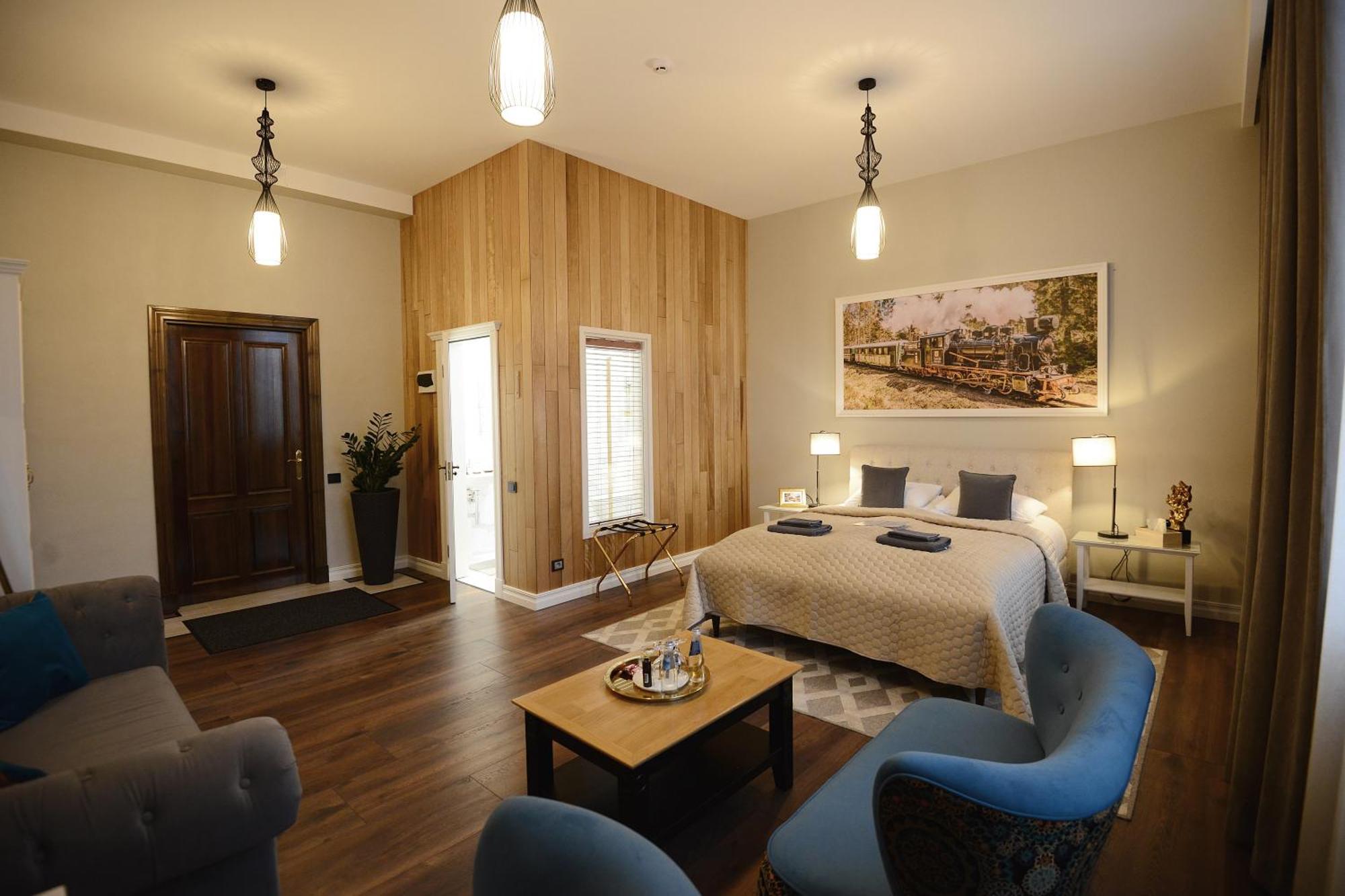 Bahnhofs Hotel Alūksne 外观 照片