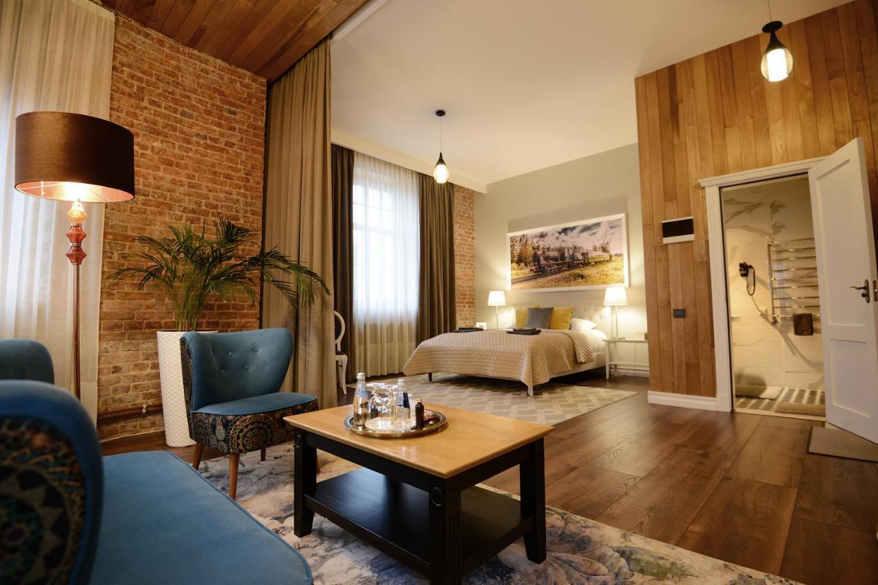 Bahnhofs Hotel Alūksne 外观 照片