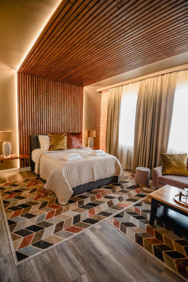 Bahnhofs Hotel Alūksne 外观 照片