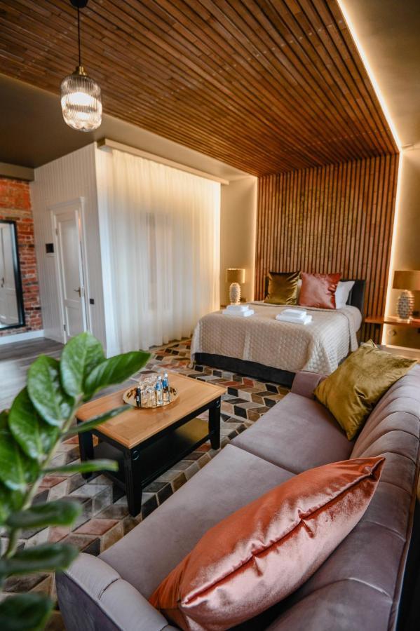 Bahnhofs Hotel Alūksne 外观 照片