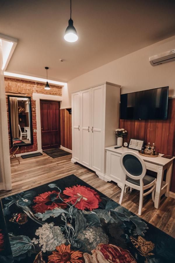 Bahnhofs Hotel Alūksne 外观 照片