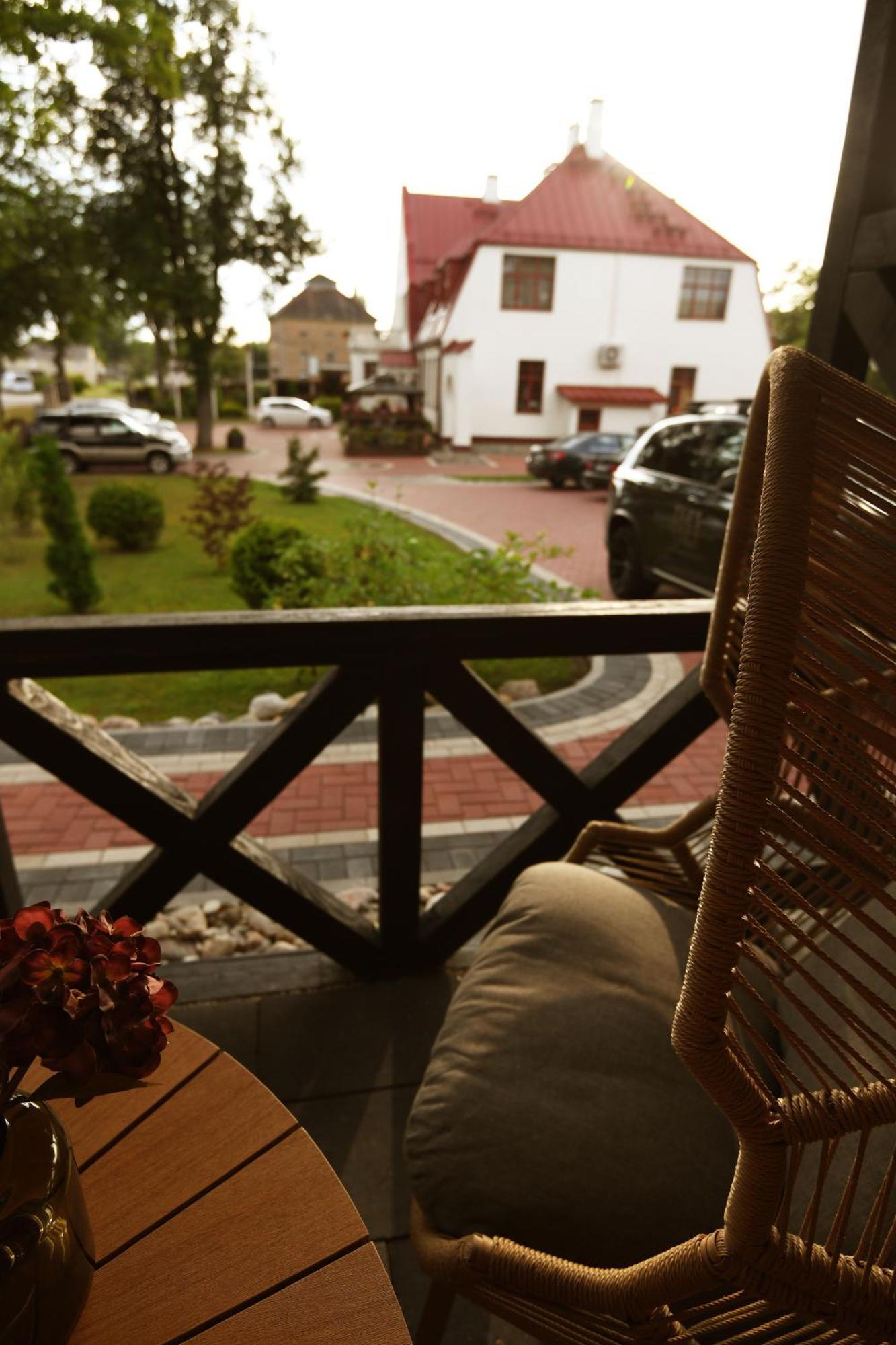 Bahnhofs Hotel Alūksne 外观 照片