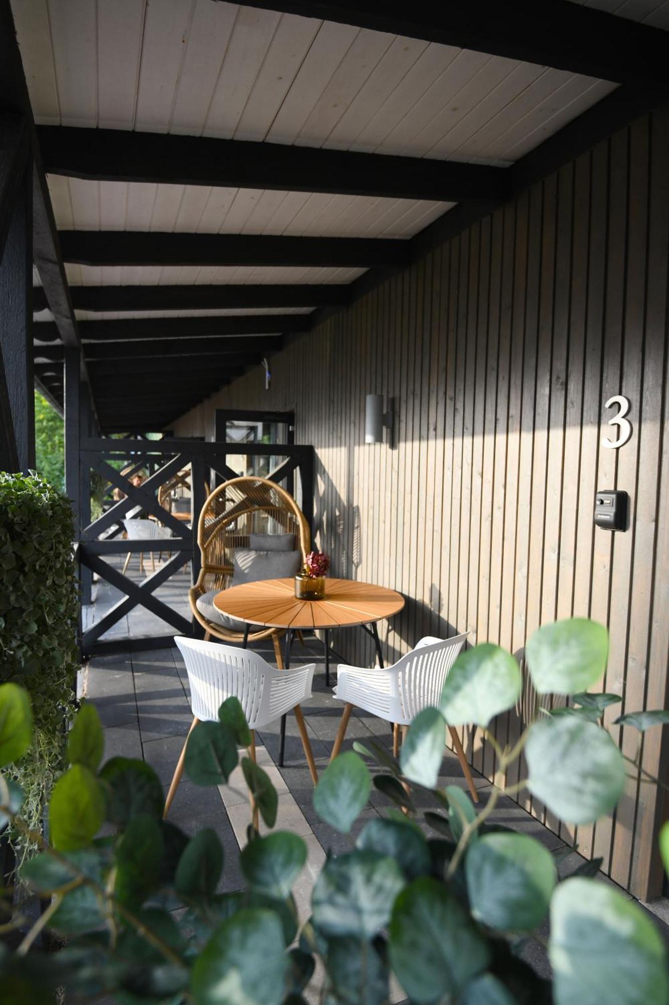Bahnhofs Hotel Alūksne 外观 照片