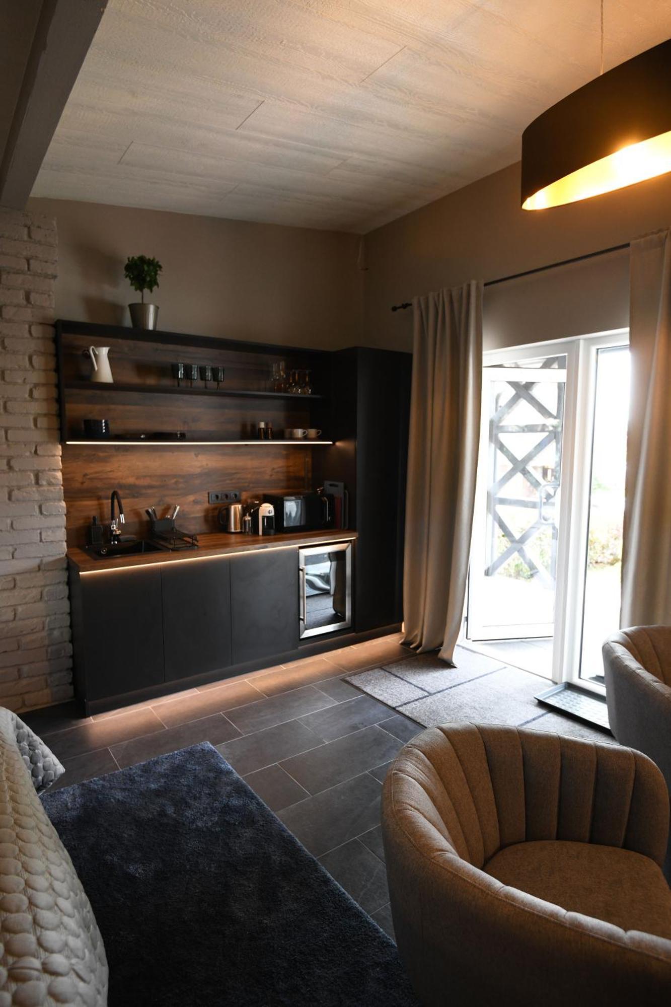 Bahnhofs Hotel Alūksne 外观 照片