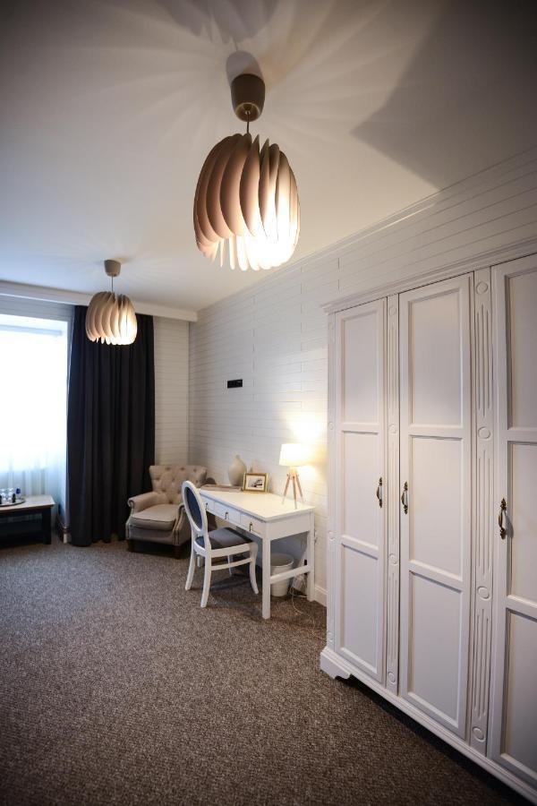 Bahnhofs Hotel Alūksne 外观 照片