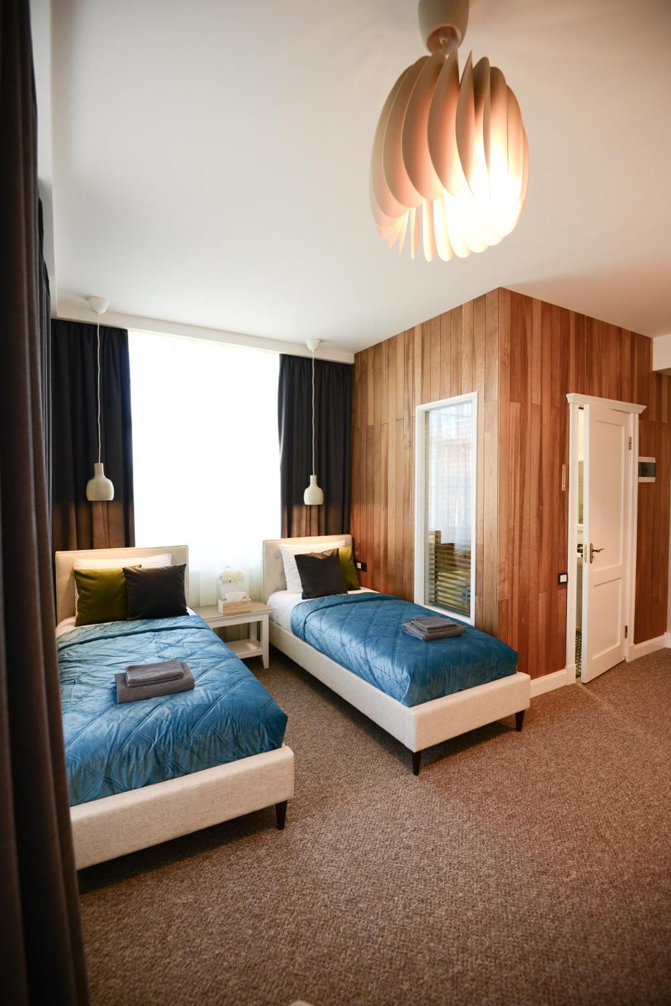 Bahnhofs Hotel Alūksne 外观 照片