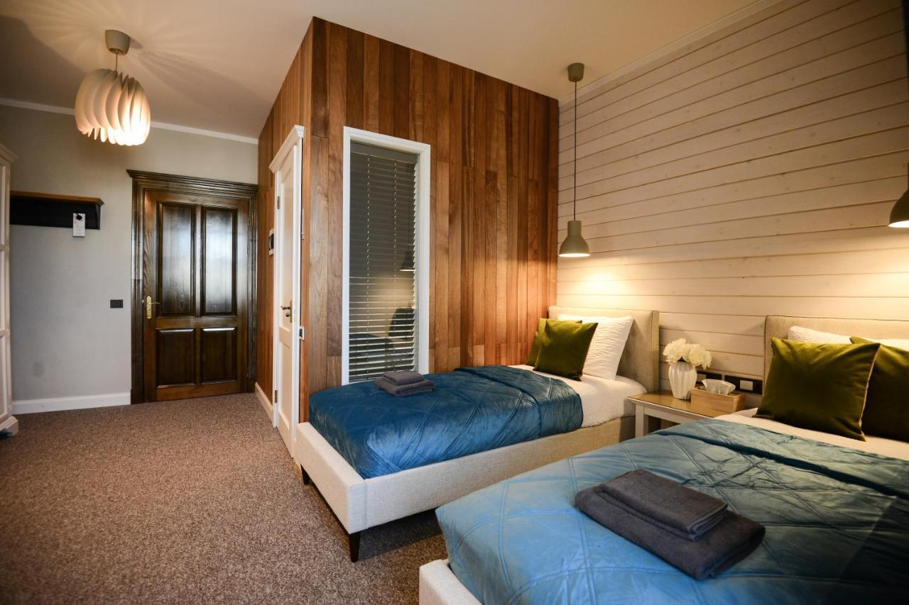 Bahnhofs Hotel Alūksne 外观 照片